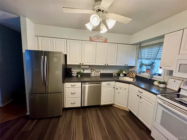 Shirley, NY 11967,99 Grand AVE