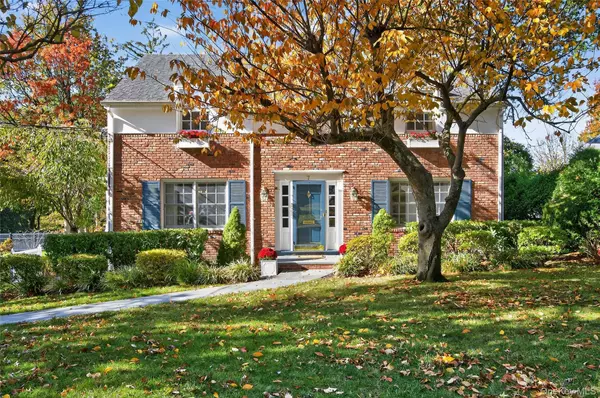 Manhasset, NY 11030,7 Shore RD