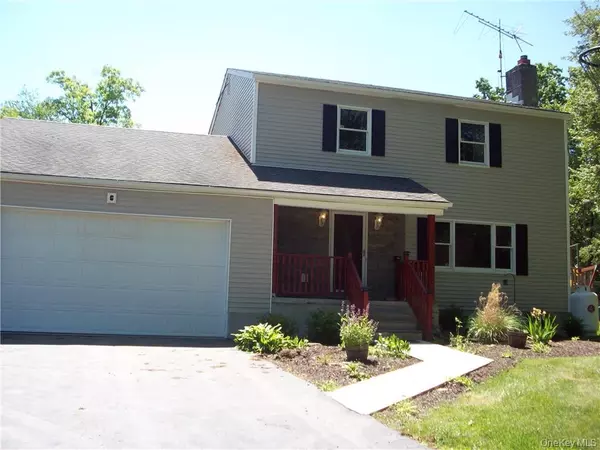 6 Regent DR, Hopewell Junction, NY 12533