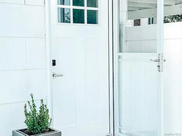 Massapequa, NY 11758,11 Marshall ST