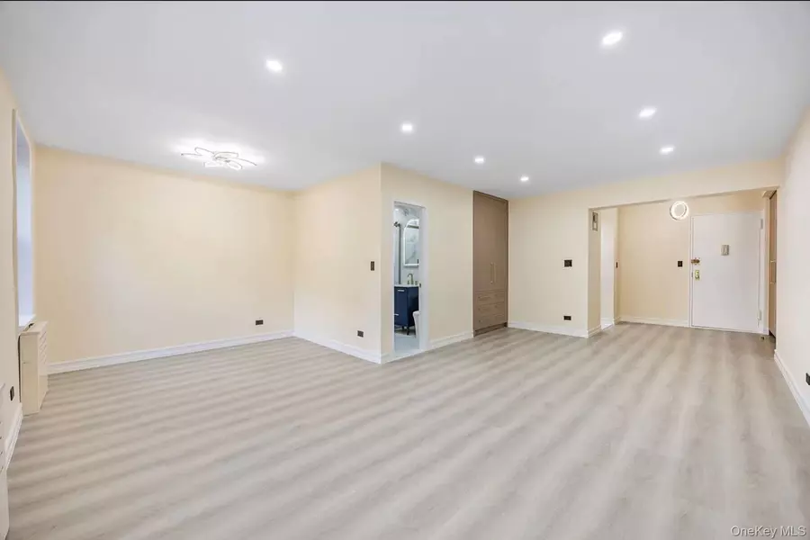 100-25 Queens BLVD, Forest Hills, NY 11375