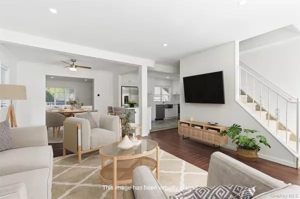 Huntington Station, NY 11746,93 Birchwood DR