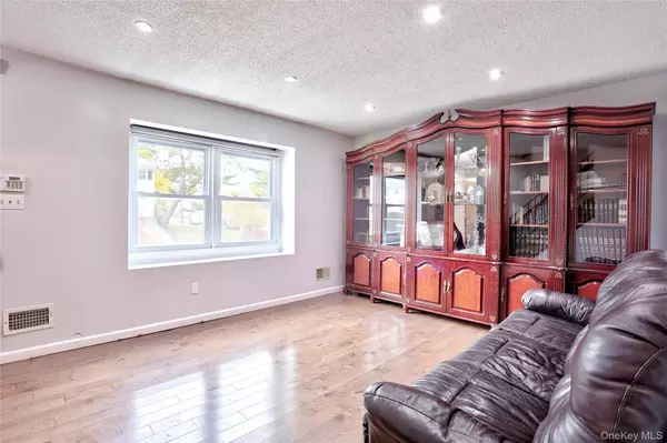 Spring Valley, NY 10977,64 Alan RD