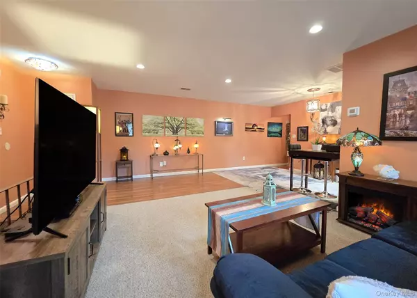 Coram, NY 11727,2 El Camino CT #2