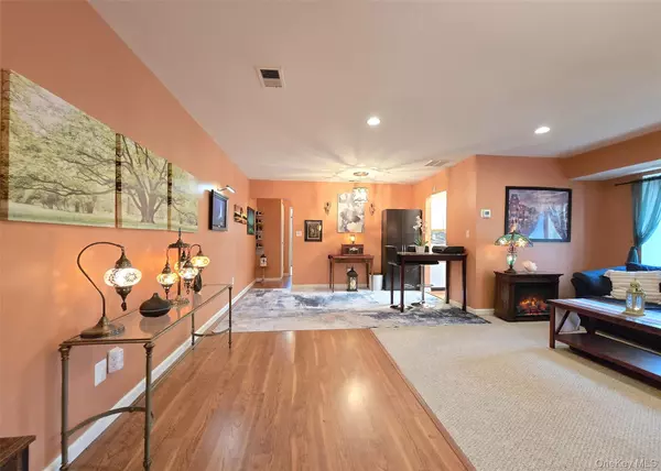 Coram, NY 11727,2 El Camino CT #2