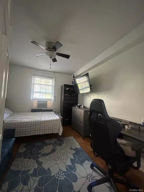 Lawrence, NY 11559,230 Central Ave #1F