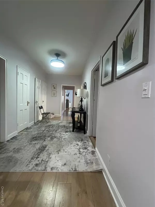 Lawrence, NY 11559,230 Central Ave #1F