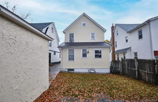 Saint Albans, NY 11412,109-15 200th ST