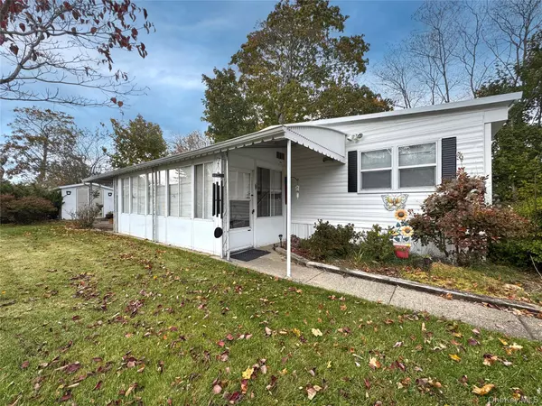 Riverhead, NY 11933,1964 Riveroad RD #55