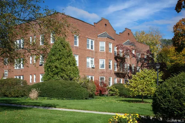 365 Stewart AVE #A14, Garden City, NY 11530