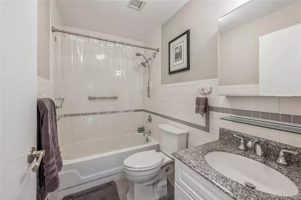 Tarrytown, NY 10591,18 N Broadway #411