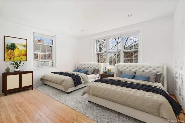 Woodmere, NY 11598,1 Meadow #3H-2