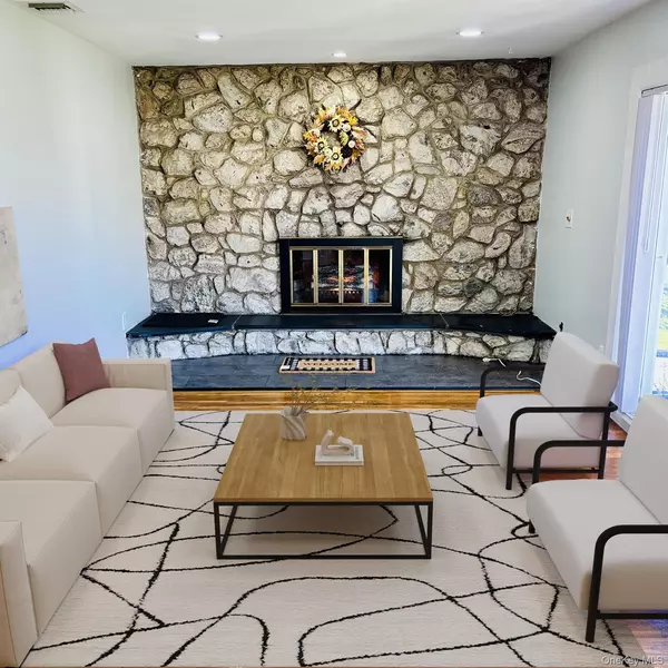 West Babylon, NY 11704,1483 4th ST