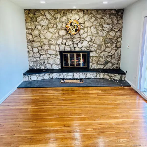 West Babylon, NY 11704,1483 4th ST