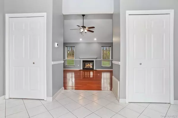 Mahopac, NY 10541,401 Woodsbrook DR