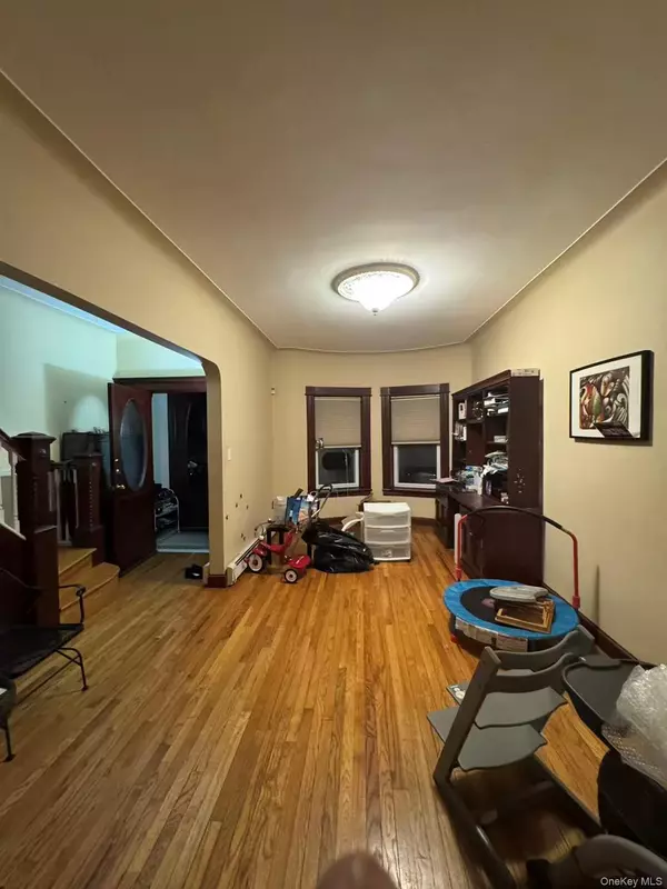 Woodhaven, NY 11421,86-13 88th AVE