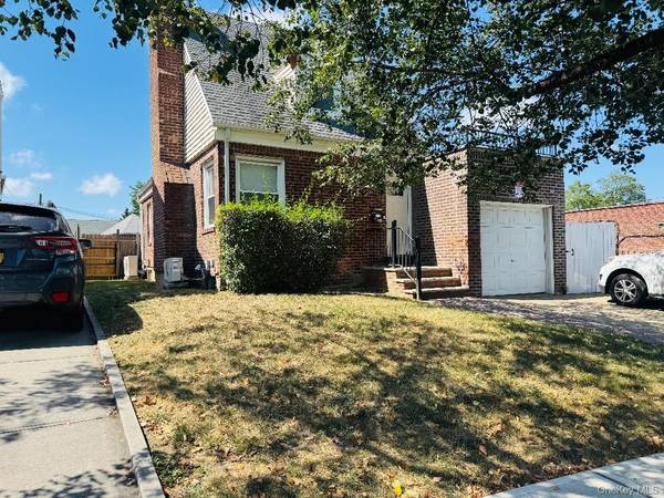 Jamaica Estates, NY 11423,8012 188th ST