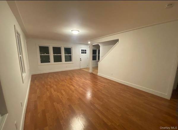 Roslyn Heights, NY 11577,168 Jefferson AVE