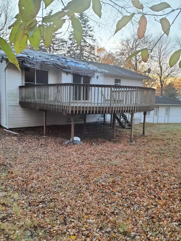 Airmont, NY 10952,65 Laura DR