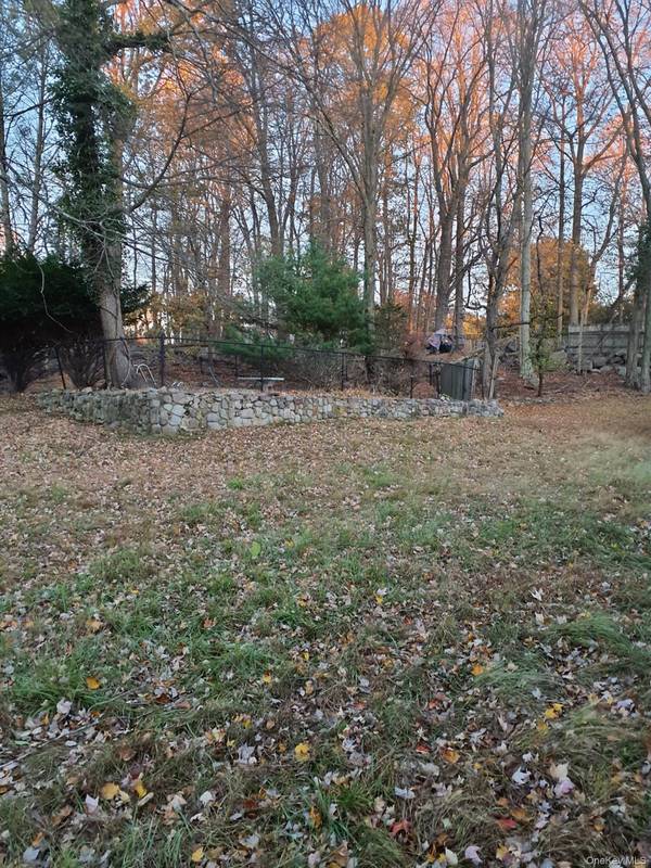 Airmont, NY 10952,65 Laura DR