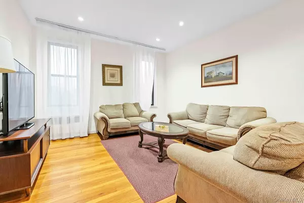 Kew Gardens, NY 11375,115-25 Metropolitan AVE #161