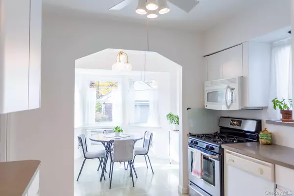 Jamaica Estates, NY 11423,80-50 189th ST