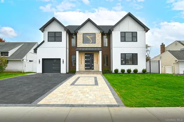 Westbury, NY 11590,39 Forest LN