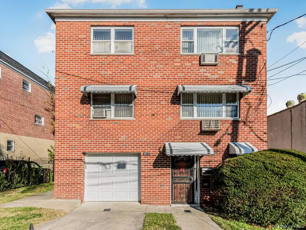 Bronx, NY 10469,3312 Edson AVE