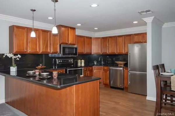 Holbrook, NY 11741,2200 Dolphin LN #1608