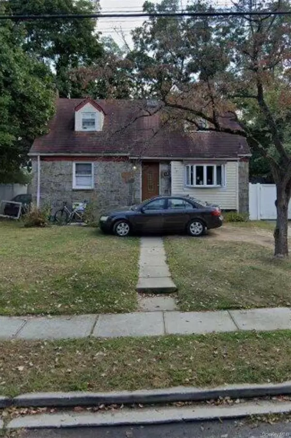 123 Smith ST, Roosevelt, NY 11575