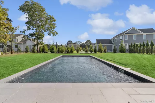 Westhampton Beach, NY 11978,4 Margareta CT