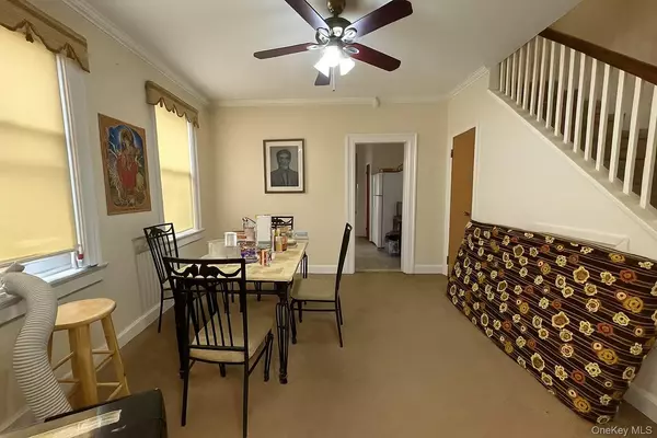 Elmhurst, NY 11373,42-52 78th ST