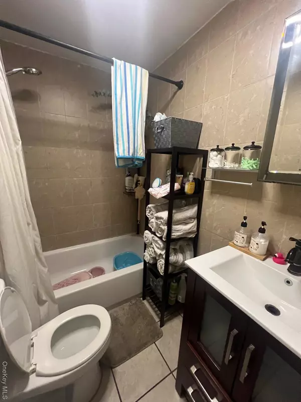 Hempstead, NY 11003,240 Oakley AVE