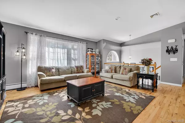 Marlboro, NY 12547,61 Peach LN