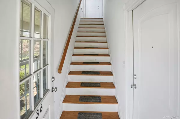 Glen Cove, NY 11542,36 Carney ST #2nd Fl