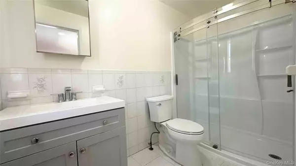 Oyster Bay, NY 11771,64 Pine Hollow RD #2