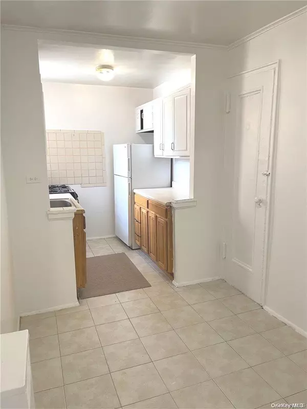 Hollis, NY 11423,88-30 182 ST #4D