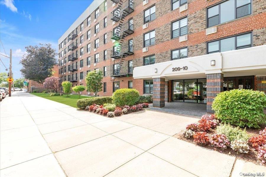209-10 41st AVE #3R, Bayside, NY 11361