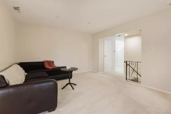 Coram, NY 11727,655 Middle Country RD #5C2