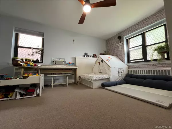 Great Neck, NY 11021,75 knightsbridge RD #1B