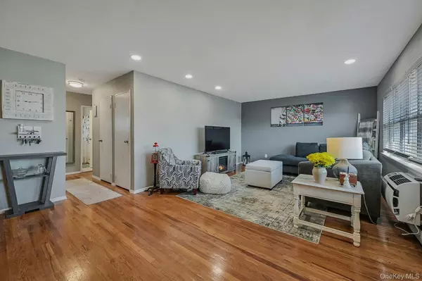 West Babylon, NY 11704,45 Farber DR #45