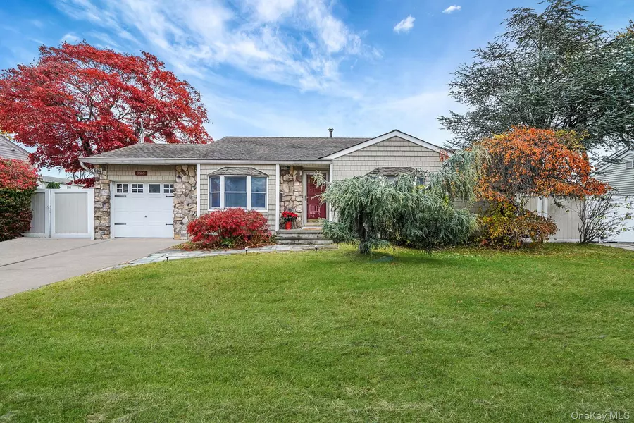 325 W 16th ST, Deer Park, NY 11729