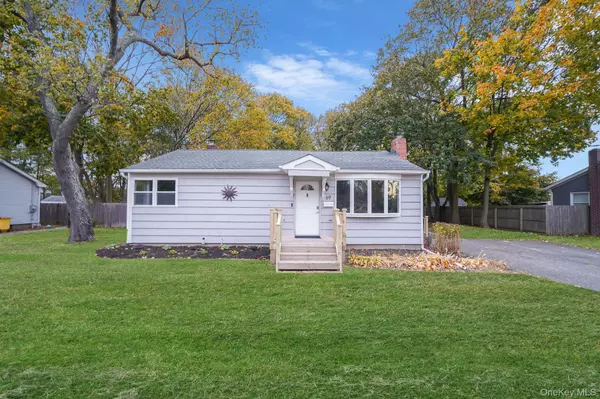 69 Poplar ST, Port Jefferson Station, NY 11776