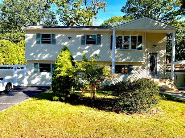 1671 Claas AVE, Holbrook, NY 11741