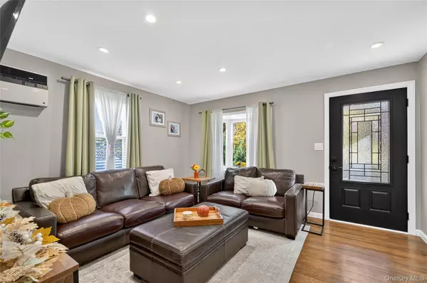 Oyster Bay, NY 11771,62 McCouns LN