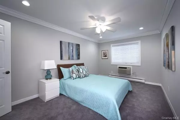 Coram, NY 11727,21 Ulster PL #2104A