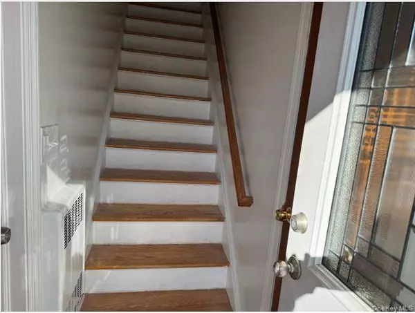 Elmont, NY 11003,1386 B ST