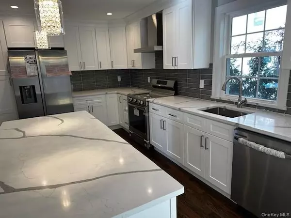 Hicksville, NY 11801,25 Maple PL