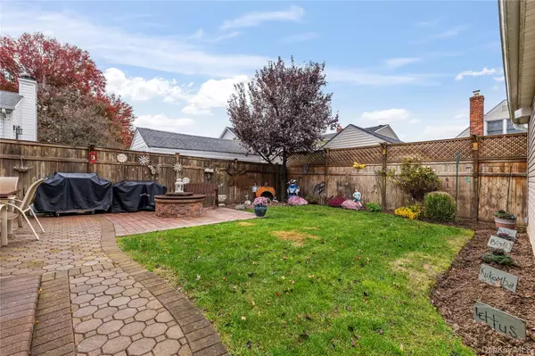 New Hyde Park, NY 11040,1041 N 4th ST