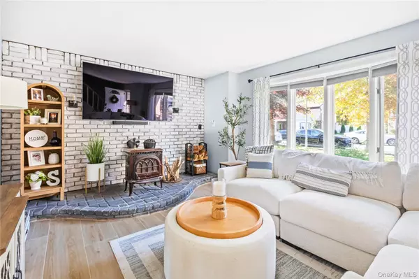 Holbrook, NY 11741,31 Fallen Leaf RD